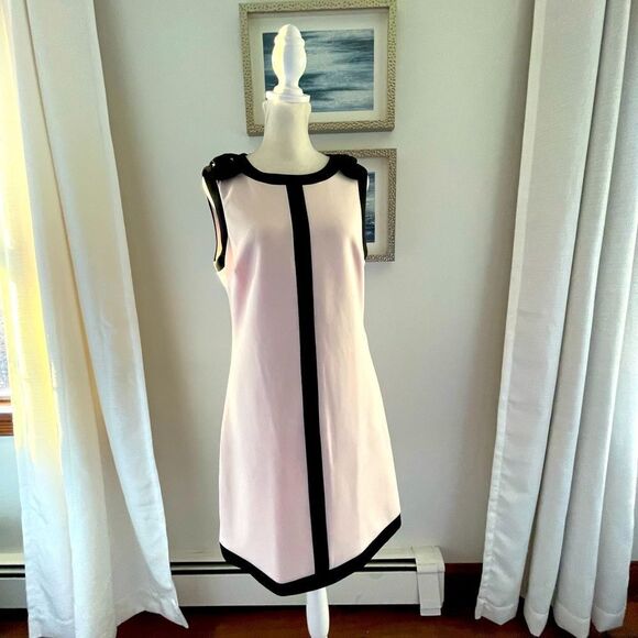 Betsy Johnson pale pink shift dress with black accent bows size 8 - Picture 2 of 12